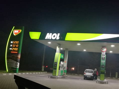 pret benzina mol azi.